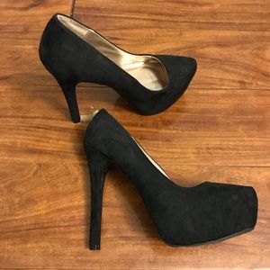 Size 7 black stiletto heels